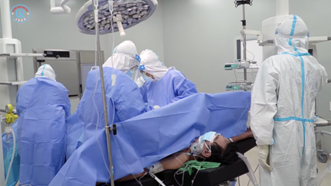 Lần đầu tiên, mổ cấp cứu thành công ca ung thu đại tràng tại Bệnh viện hồi sức Covid-19
