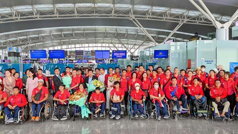 Đoàn thể thao người khuyết tật Việt Nam lên đường dự ASEAN Para Games 2022