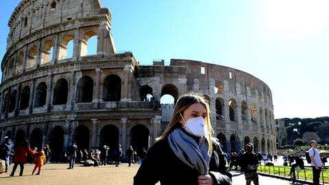 Tạm ngừng miễn thị thực đối với công dân Italia