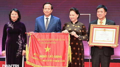 Tuyên dương những "bông hoa đẹp" vì cộng đồng