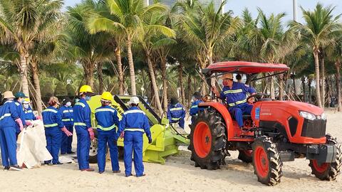 Hơn 600 người chung tay dọn sạch biển bãi biển du lịch