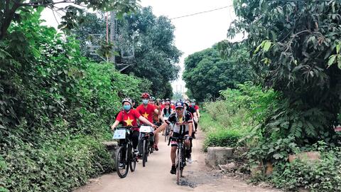 Hành trình độc đáo “Dấu chân làng cổ Bát Tràng”