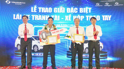 Lái xe taxi nhận thưởng “xế hộp” gần 1 tỉ đồng