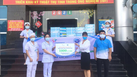 Cô gái Hà Lan tiếp tục mang 450.000 ly sữa yêu thương, cùng cộng đồng vững vàng đẩy lùi dịch bệnh Covid-19