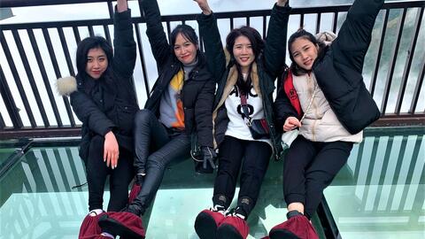 Sở VHTTDL Lai Châu yêu cầu thay tấm kính nứt vỡ ở cầu kính Rồng Mây