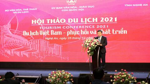 Cấp bách cứu ngành Du lịch đang "rơi thẳng đứng"