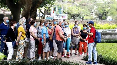 Thủ tướng Chính phủ chỉ đạo: Chấn chỉnh và xử lý nghiêm mọi hành vi kỳ thị, từ chối phục vụ khách nước ngoài