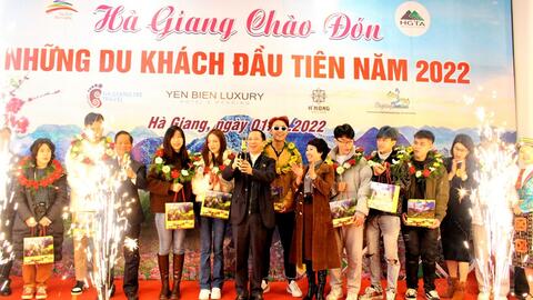 Các đoàn khách đầu tiên đến Hà Giang, Lào Cai năm mới 2022