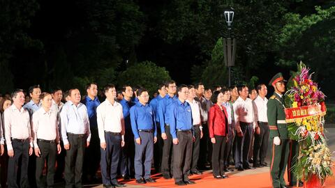 Thắp nến tri ân các Anh hùng liệt sĩ tại Thành cổ Quảng Trị
