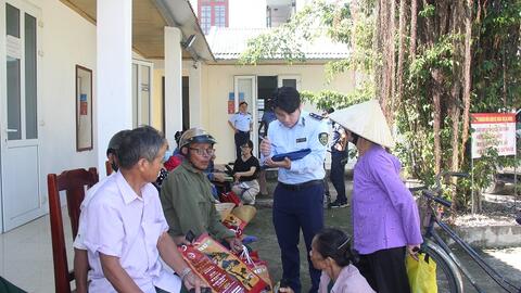 Núp bóng “tri ân người lính” để bán hàng trái phép