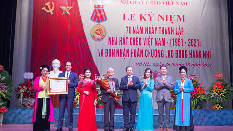 Nhà hát Chèo Việt Nam kỷ niệm 70 năm ngày thành lập và đón nhận Huân chương Lao động hạng Nhì
