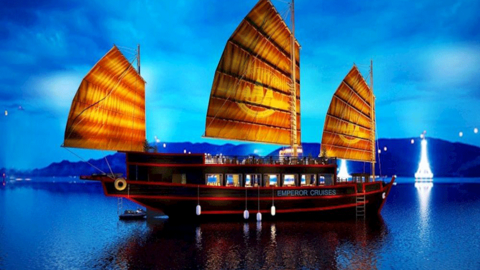 Du thuyền Emperor Cruises trên vịnh Nha Trang nhận giải thưởng TripAdvisor 2020