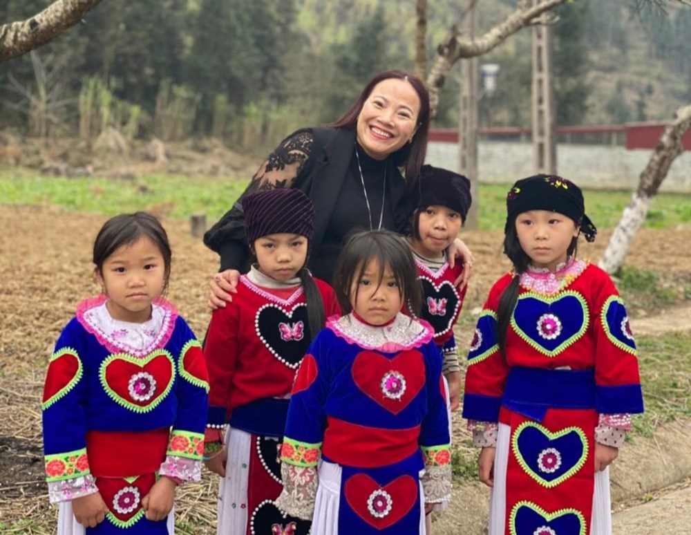 Co giao 20 nam “gieo con chu” tren cao nguyen da Dong Van hinh anh 1