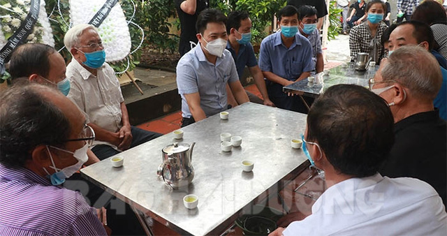 Hai chị em ruột đuối nước thương tâm tại bể bơi nhà hàng xóm - Ảnh 1.