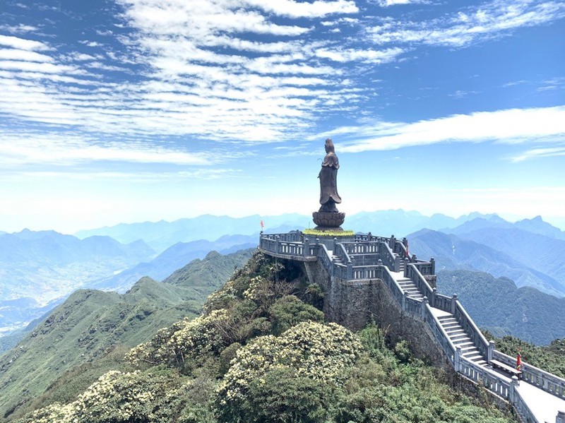 fansipan dep me hoac mua nang moi, gia ve cap treo giam 250.000 dong hinh 1