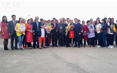 gần 600 khách tàu biển tới hạ long trong ngày mùng 2 tết hình 3 gan 600 khach tau bien toi ha long trong ngay mung 2 tet hinh 3