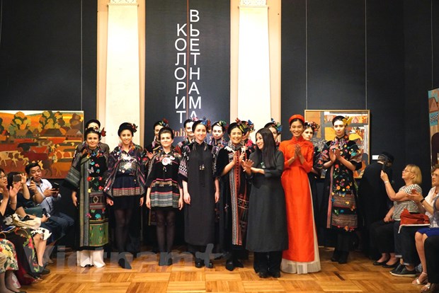 Ao dai lua cua Viet Nam chinh phuc xu so Bach Duong hinh anh 2