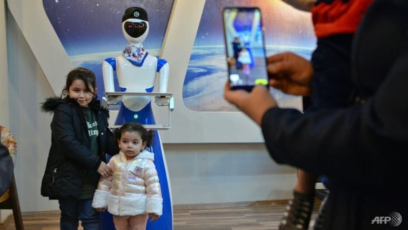 Doc dao nha hang co robot phuc vu xuat hien lan dau tien tai Iraq hinh anh 2