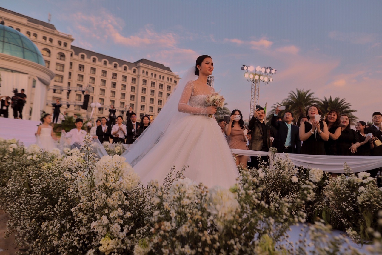 Dàn sao Việt 'đại náo' Vinpearl Land và Safari Phú Quốc