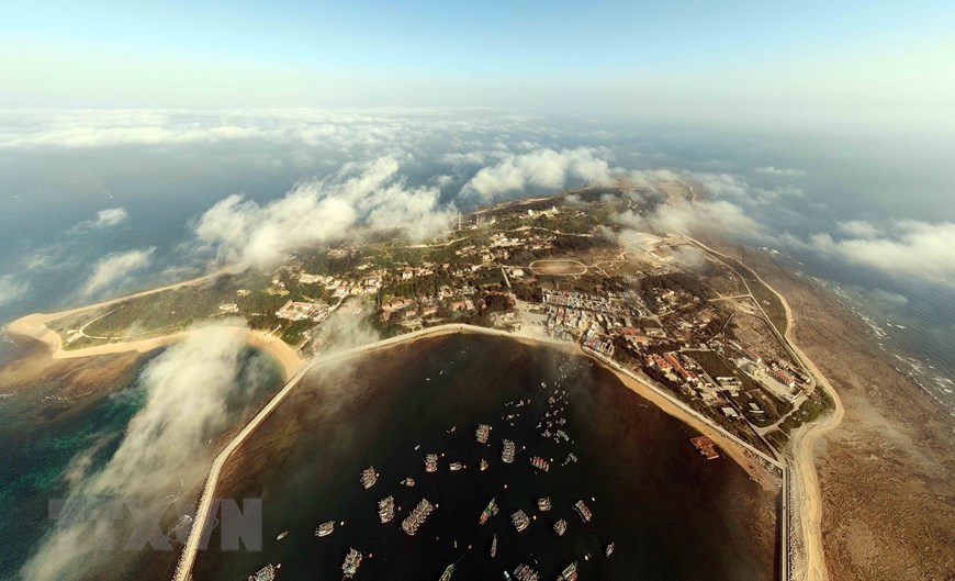 Bach Long Vi - dao tien tieu truong ton vinh cuu giua trung khoi hinh anh 1