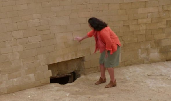 tuong nhan su cat giau bi mat lon ve kim tu thap vi dai nhat ai cap co dai hinh anh 2