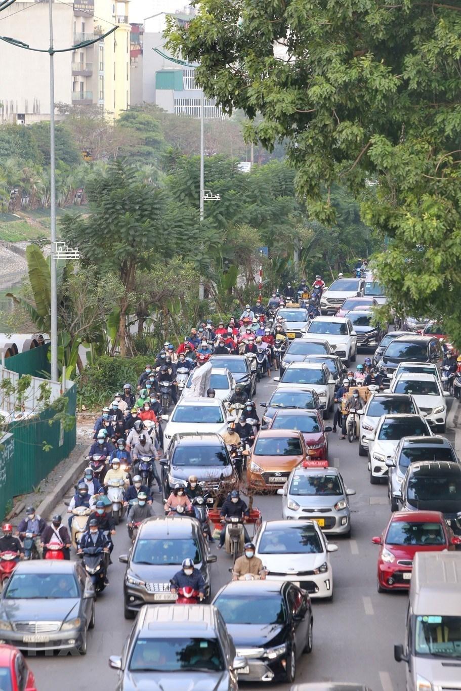 Hinh anh giao thong Ha Noi tac nghen trong ngay giap Tet hinh anh 6