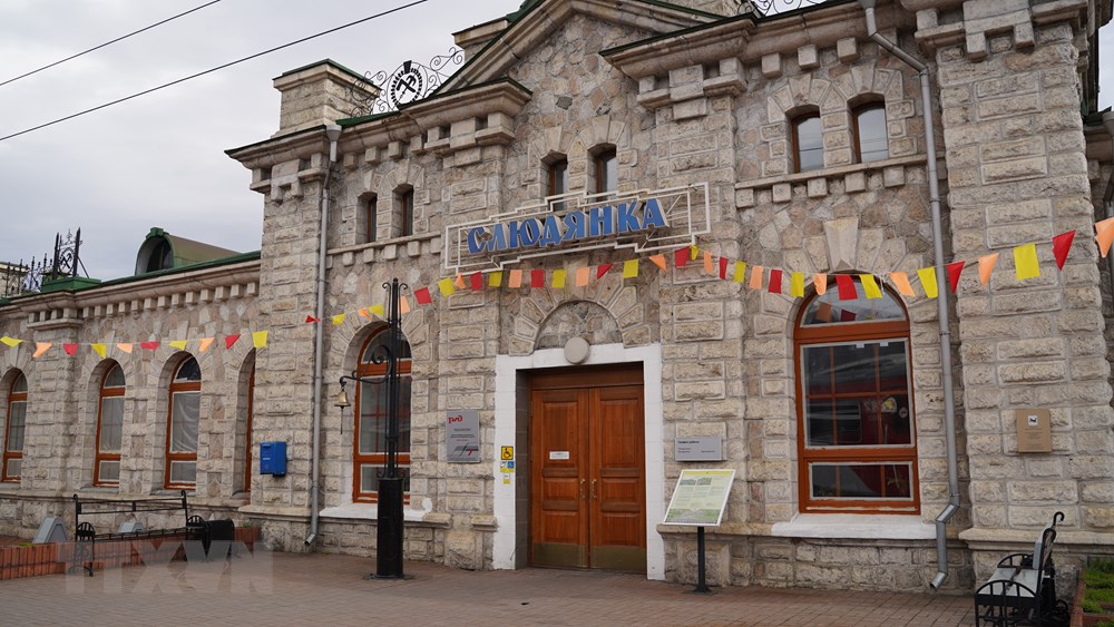 [Photo] Chuyen du lich dac biet bang tau hoa doc theo ho Baikal hinh anh 1