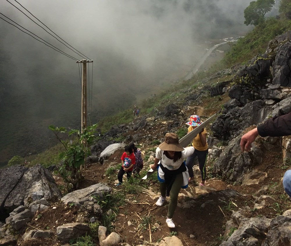 Co giao 20 nam “gieo con chu” tren cao nguyen da Dong Van hinh anh 4
