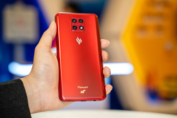 Người dùng háo hức trải nghiệm điện thoại Vsmart 5G ‘Make in Vietnam’