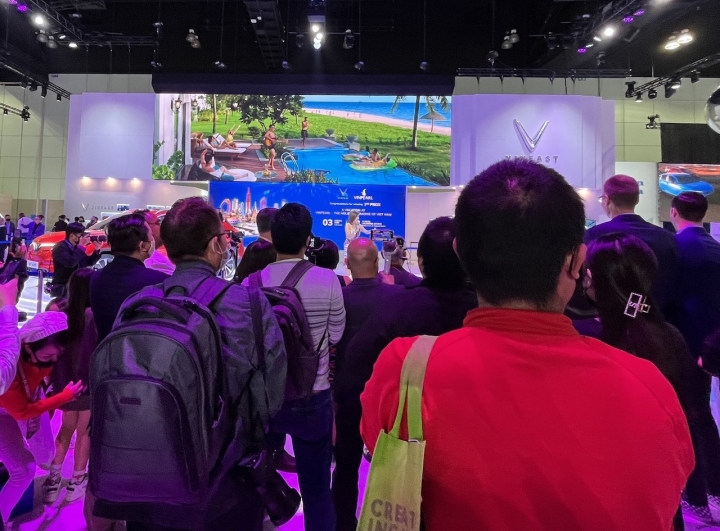 VinFast 'chở' hồn Việt sang Mỹ, gây ấn tượng với hàng nghìn khách tham quan - 2