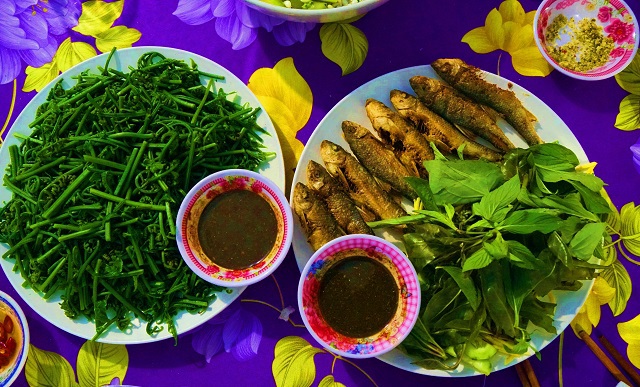 Về Bình Định thưởng thức món cá lạ, chỉ vượt thác để sinh sản - 1