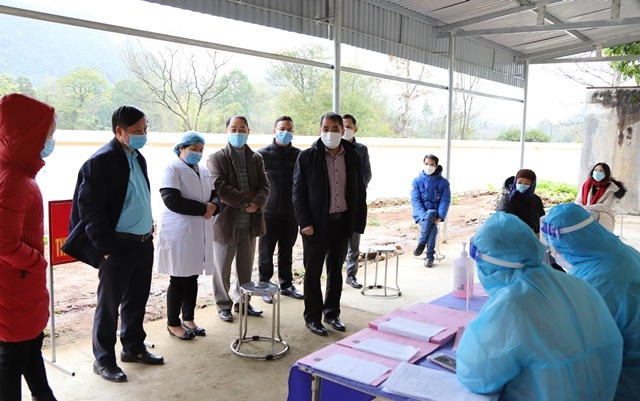 Những hình ảnh Chiến dịch tiêm chủng thần tốc mùa Xuân 2022 - Ảnh 8.