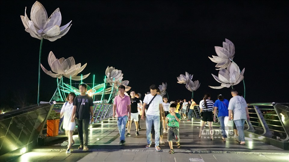 Không chỉ vậy, thời gian qua do tình hình dịch bệnh bên nước bạn Campuchia đang có diễn biến phức tạp nên tại tuyến biên giới Tây Nam, tình trạng người dân xuất nhập cảnh trái phép diễn ra khá nhiều. Vì vậy, không chỉ riêng tỉnh Kiên Giang, mà các tỉnh ĐBSCL cũng đang nằm trong nguy cơ trở thành điểm nóng bùng phát dịch COVID-19.