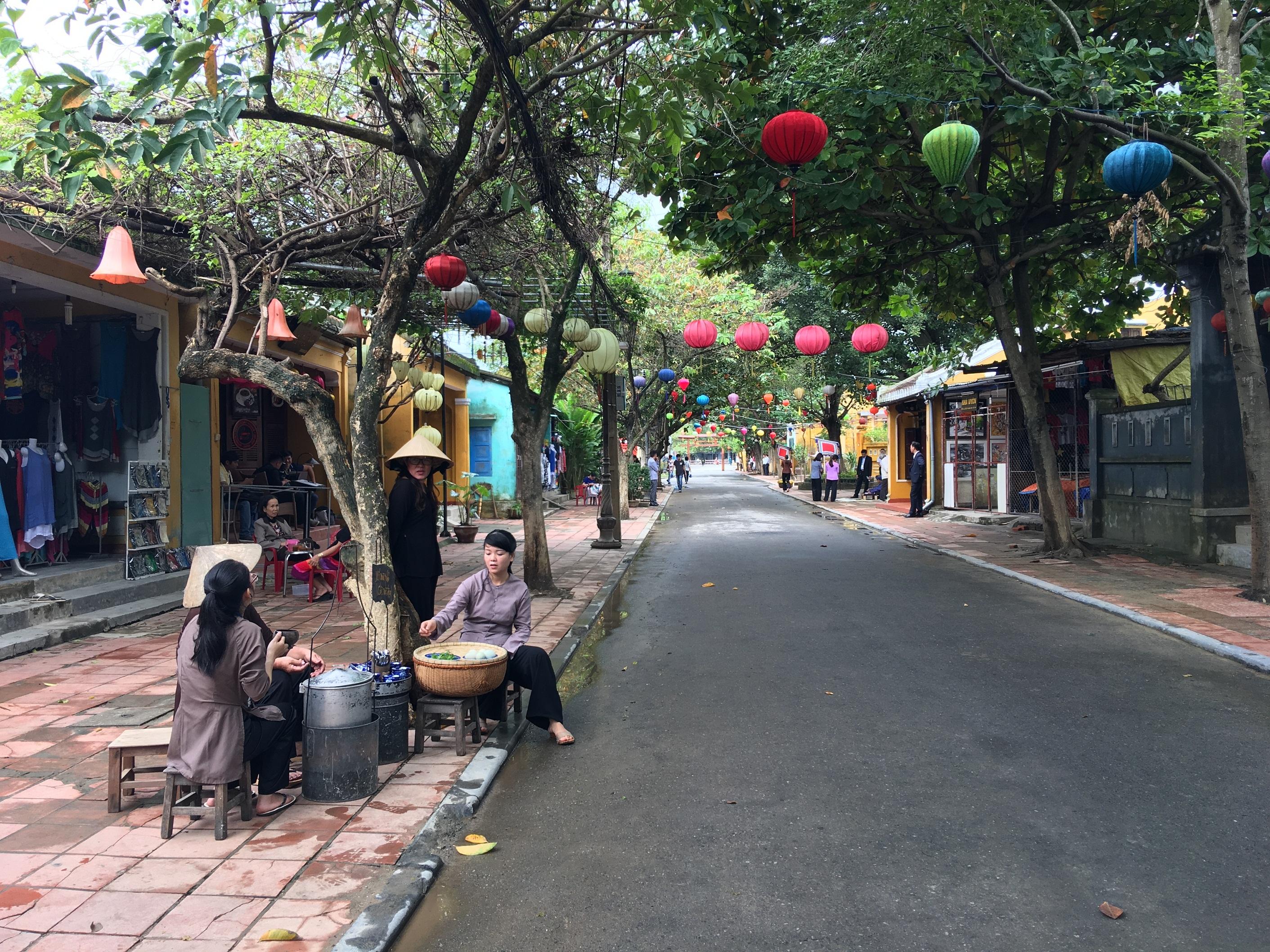 kgvh4-du-khách-tham-quan-kg