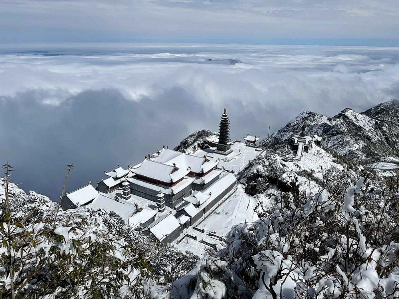 giai ma su linh thieng cua nhung ngoi chua tren nui