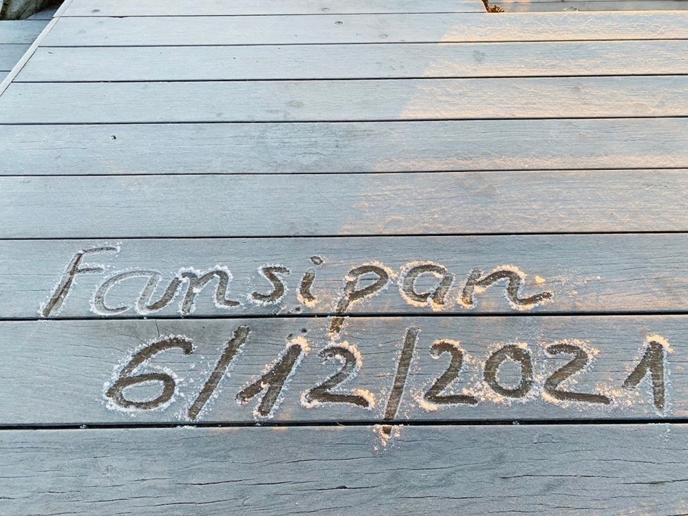 [Photo] Suong muoi phu trang dinh Fansipan, khach du lich thich thu hinh anh 1