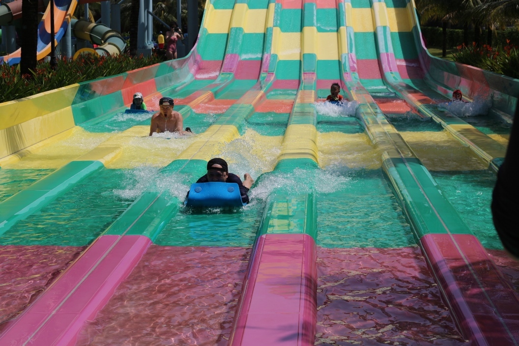 Dàn sao Việt 'đại náo' Vinpearl Land và Safari Phú Quốc