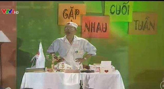 Nhà thơ Hoàng Nhuận Cầm trong tạo hình bác sĩ Hoa Súng. Ảnh: Chụp màn hình