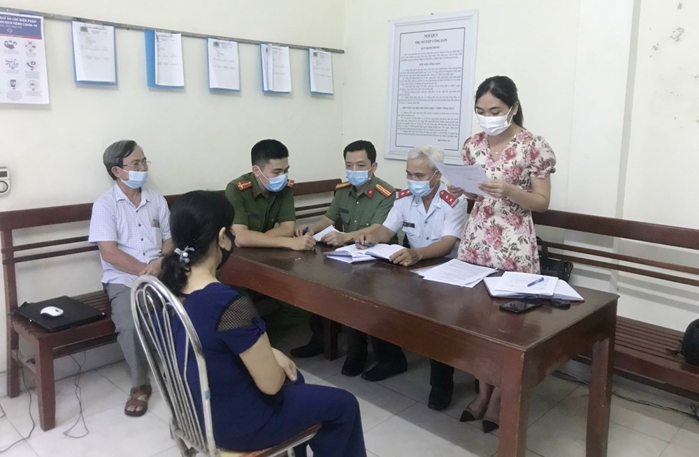 Phat 10 trieu dong vi dang tin bia dat ve cach chua khoi COVID-19 hinh anh 1