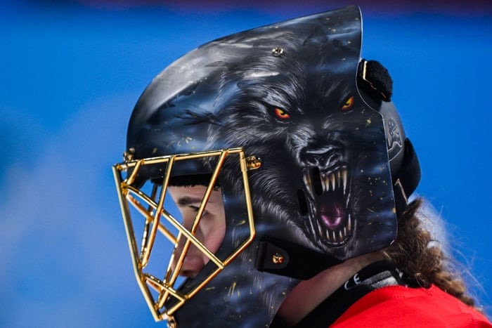 Thủ môn của Thụy Sĩ Saskia Maurer trong trận bán kết play-off nữ với Canada. Ảnh: AFP