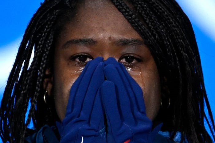 Vận động viên Erin Jackson của Mỹ đoạt huy chương vàng môn trượt băng tốc độ 500m nữ. Ảnh: AFP