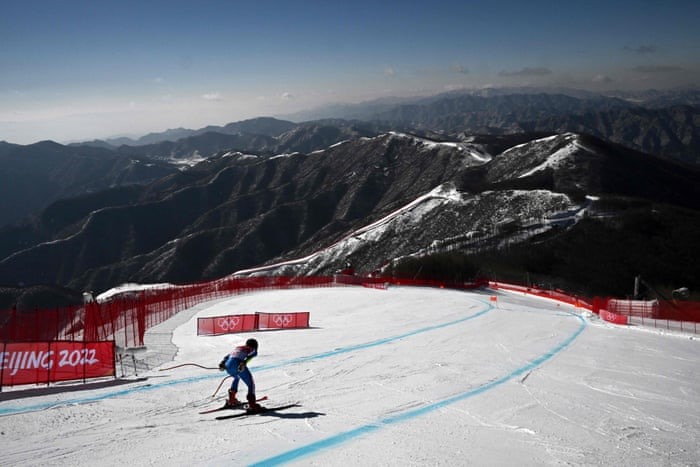 Vận động viên Camille Cerutti của Pháp tham gia buổi tập xuống dốc của nữ. Ảnh: AFP