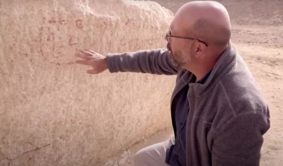 Pierre Tallet có phát hiện kinh ngạc. Ảnh: Amazon Prime