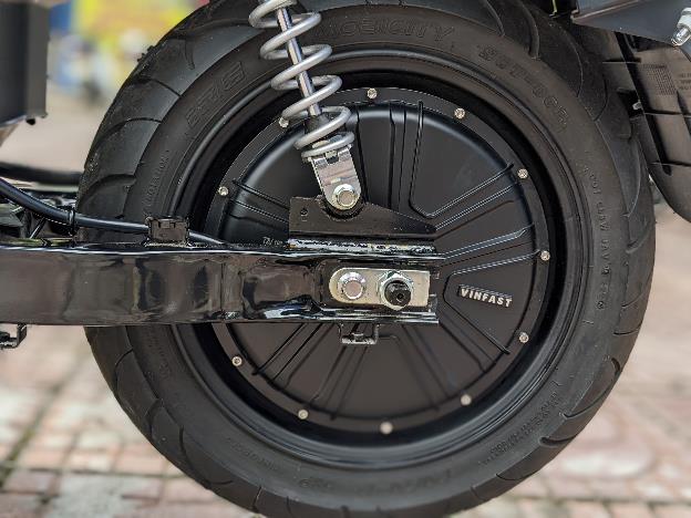 Description: \\10.111.50.70\Files\BanTT\BTT\1. Chung\II. Thu muc cong viec ca nhan\32. HONG HANH\1. Campaign\Vinfast\21. Mổ xẻ linh kiện Klara S\Bài bóc vỏ Klara S-20220628T053642Z-001\Bài bóc vỏ Klara S\Ảnh 5 - Động cơ.jpg