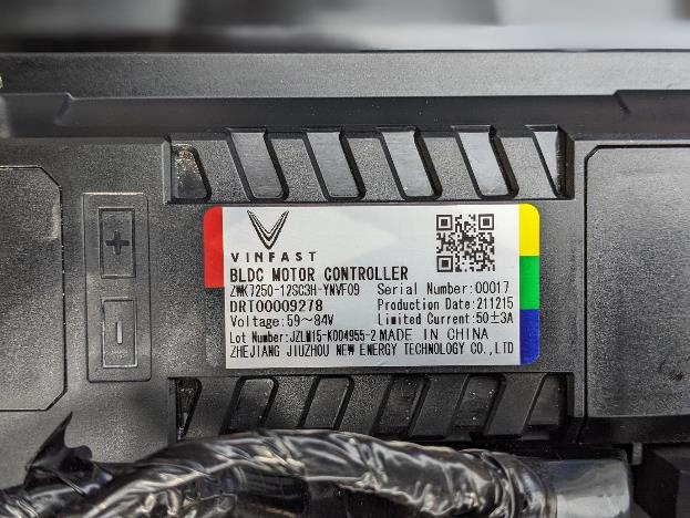 Description: \\10.111.50.70\Files\BanTT\BTT\1. Chung\II. Thu muc cong viec ca nhan\32. HONG HANH\1. Campaign\Vinfast\21. Mổ xẻ linh kiện Klara S\Bài bóc vỏ Klara S-20220628T053642Z-001\Bài bóc vỏ Klara S\Ảnh 7 - Bộ điều khiển mô tơ.jpg