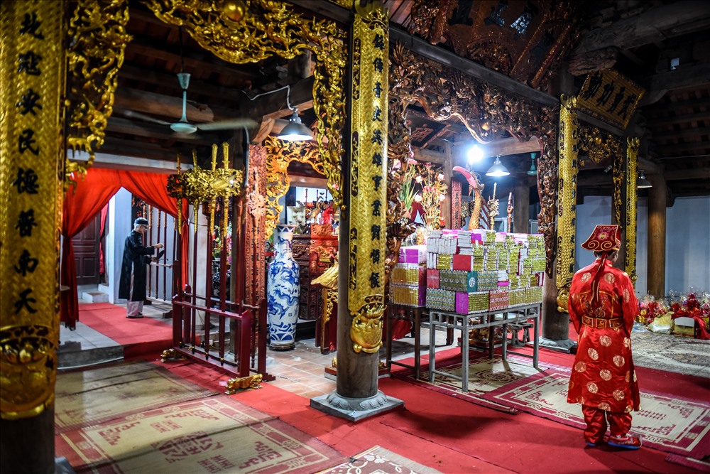 Là ng An Äá»nh, Yên NghÄ©a, quáºn Hà Äông (Hà Ná»i) có tục xin lá»a cầu may Äầu nÄm. 20h ngà y 15.2 (11.1 âm lá»ch) vá» cao niên bắt Äầu Äánh trá»ng báo hiá»u Äến giá» tiến hà nh nghi lá»
truyá»n thá»ng từ ngà n xưa.