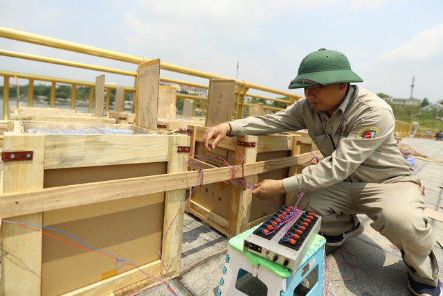 Cận cảnh trận địa pháo hoa tầm cao sẵn sàng khai hỏa dịp Giỗ Tổ Hùng Vương - 7