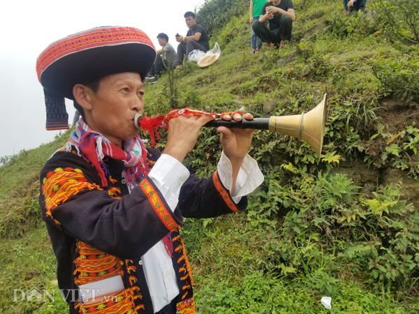 tram bong tieng ken pi le cua nguoi dao tren dinh mau son hinh anh 2