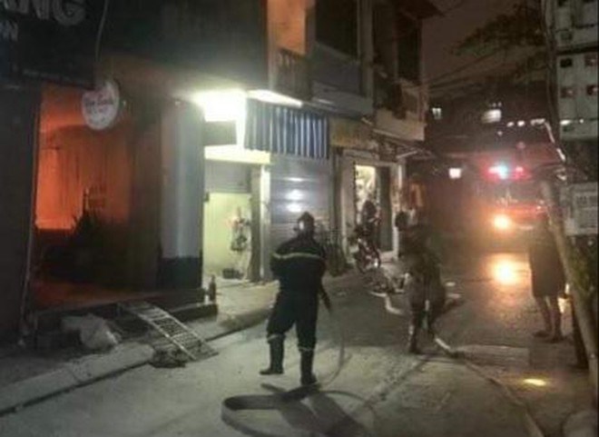 Ha Noi: Kip thoi dap tat dam chay, giai cuu thanh cong 7 nguoi hinh anh 1