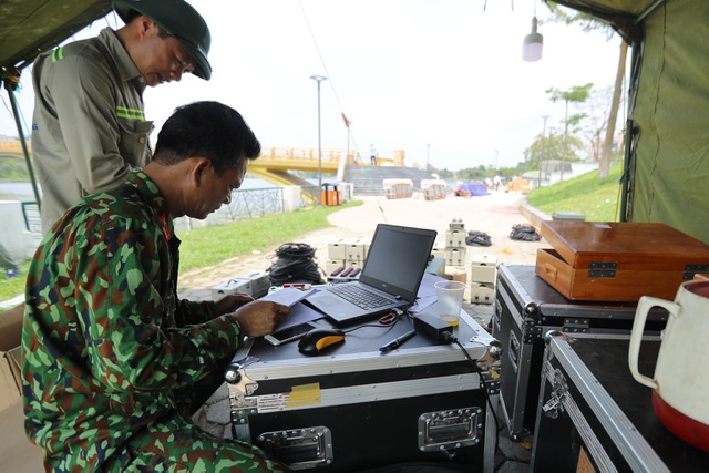 Cận cảnh trận địa pháo hoa tầm cao sẵn sàng khai hỏa dịp Giỗ Tổ Hùng Vương - 10